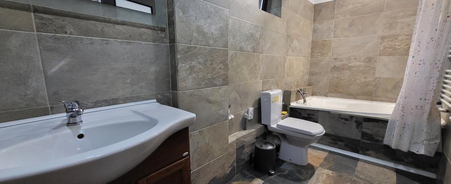 Apartament cu 3 camere semidecomandat în Prelungirea Ghencea