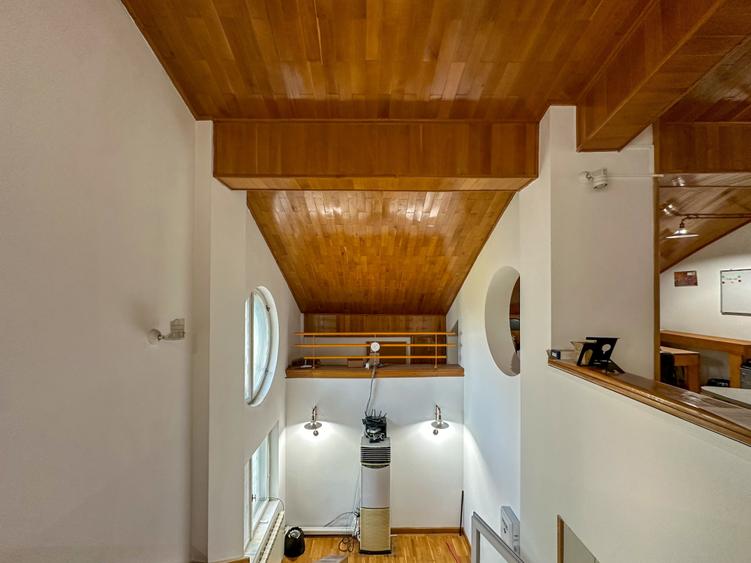 Apartament cu 6 camere semidecomandat în Primăverii