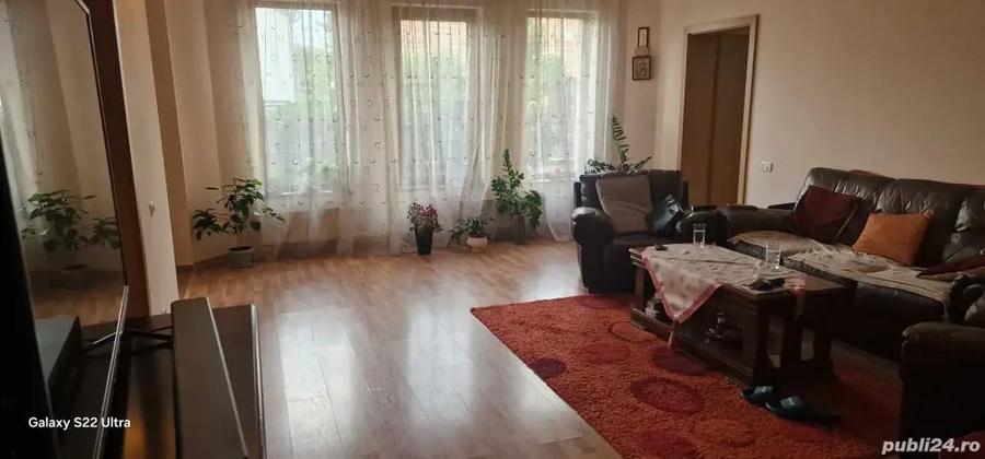 Casă cu 6 camere cu Teren 431 Mp în Aradului