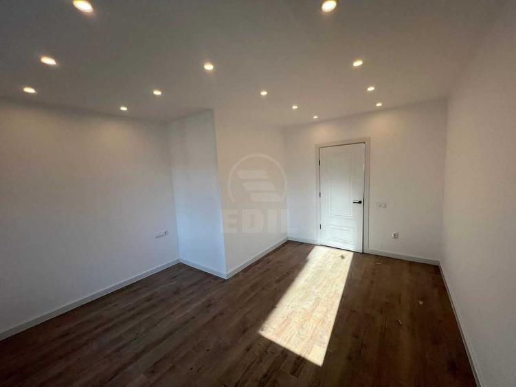 Duplex cu 4 camere cu Canalizare în Florești