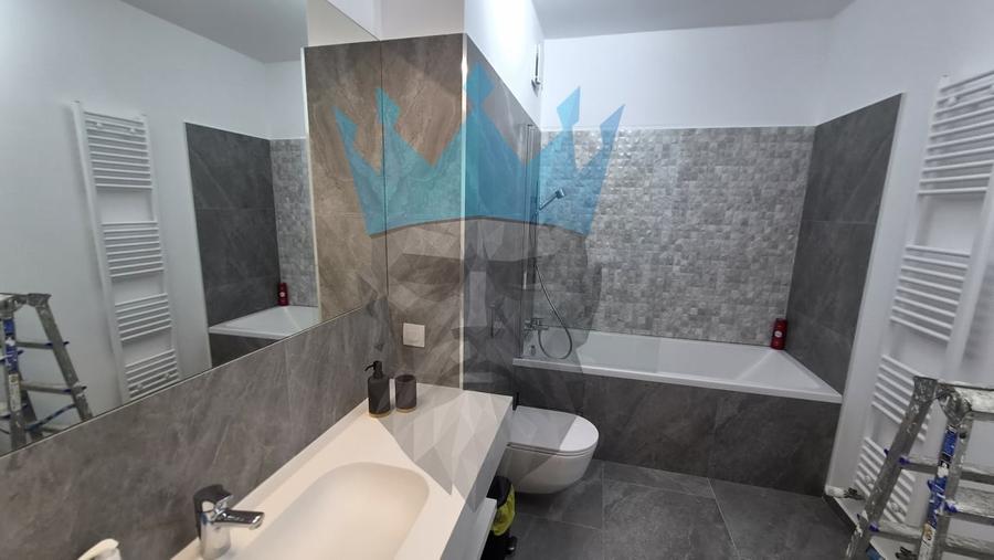 Apartament cu 3 camere semidecomandat, mobilat în Băneasa