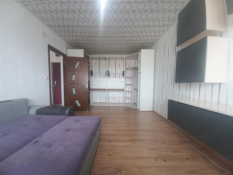 Apartament cu 3 camere decomandat în Soarelui