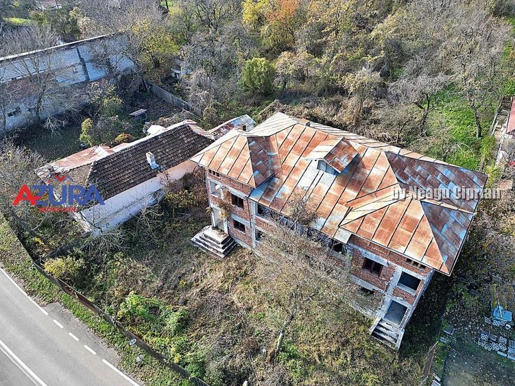 Casă individuală cu 8 camere cu Canalizare în Ștefănești