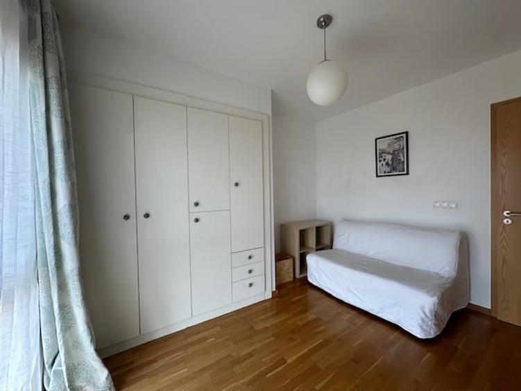 Apartament cu 3 camere semidecomandat în Sisești