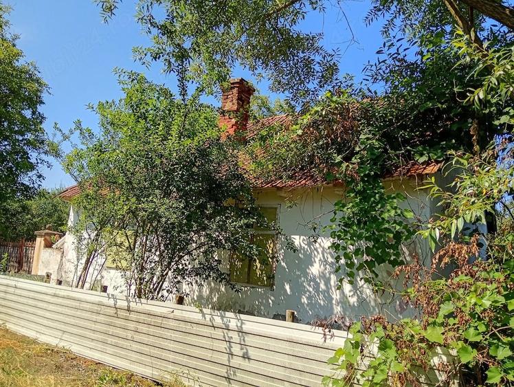 Casă cu 2 camere cu Teren 1700 Mp în Bulci