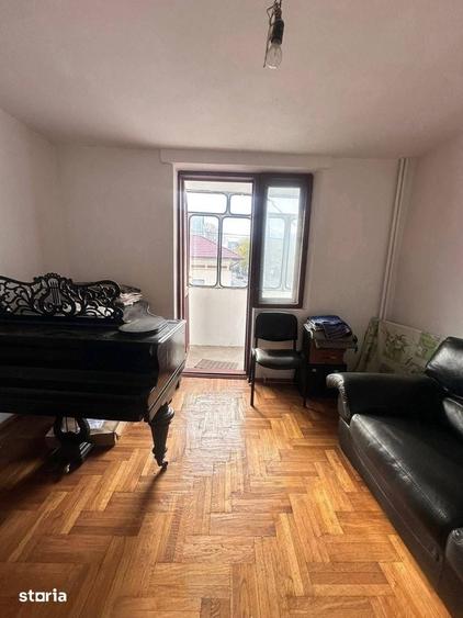 De vanzare apartament cu 3 camere 2 bai, zona Casei de Cultura 77.500e - 1