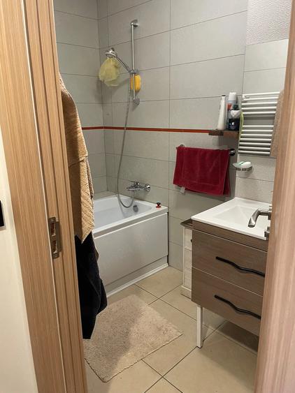 Apartament cu 2 camere decomandat, mobilat în Central