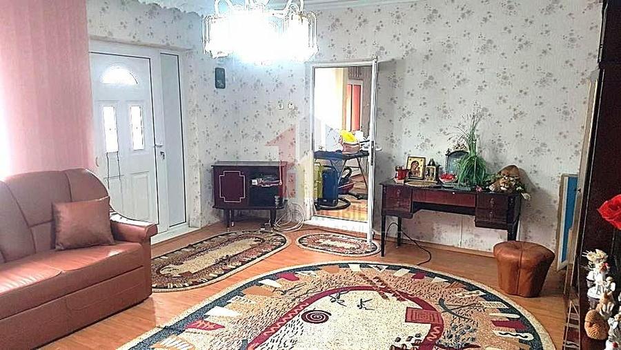 Casă cu 5 camere cu Teren 250 Mp în Chercea