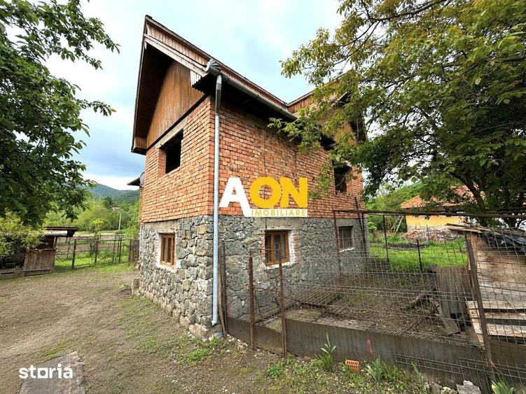 Casă cu 7 camere cu Teren 810 Mp în Săsciori