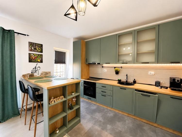 Apartament cu 2 camere decomandat, mobilat în Tractorul