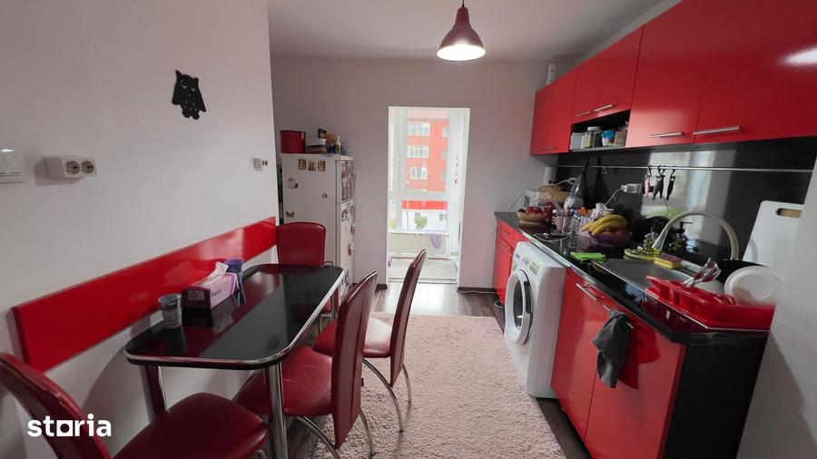 Apartament cu 3 camere decomandat în Petros