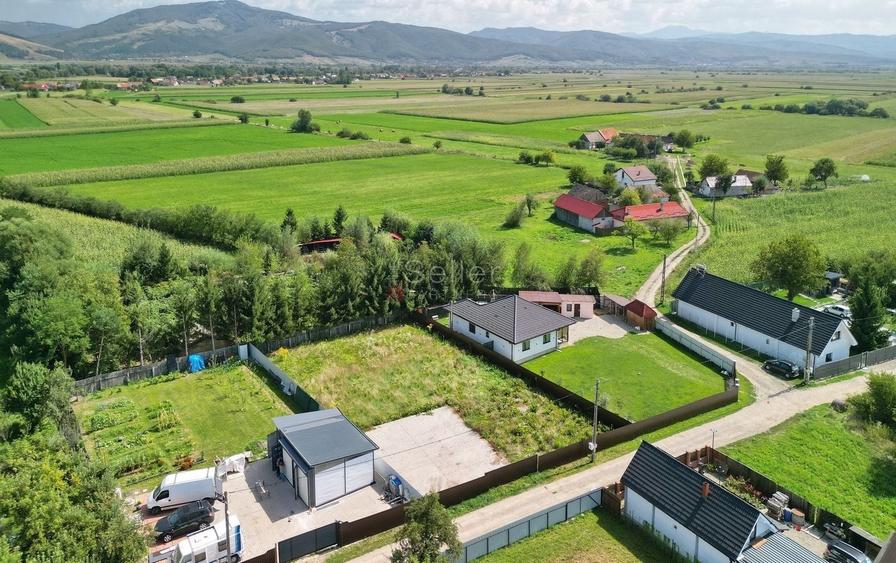Teren Construcții intravilan de 1000 mp, în Băcel