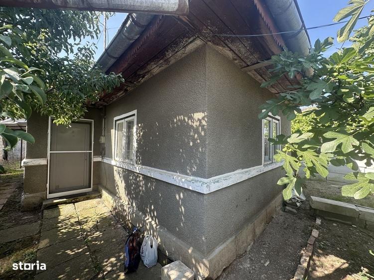 Casă cu 3 camere în Malu Roșu
