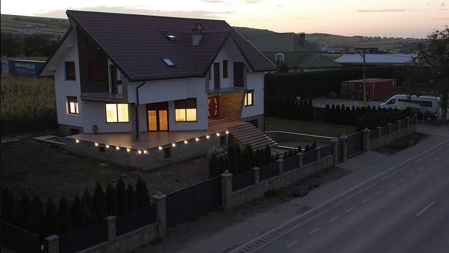 Casă individuală cu 8 camere cu Canalizare în Bosanci