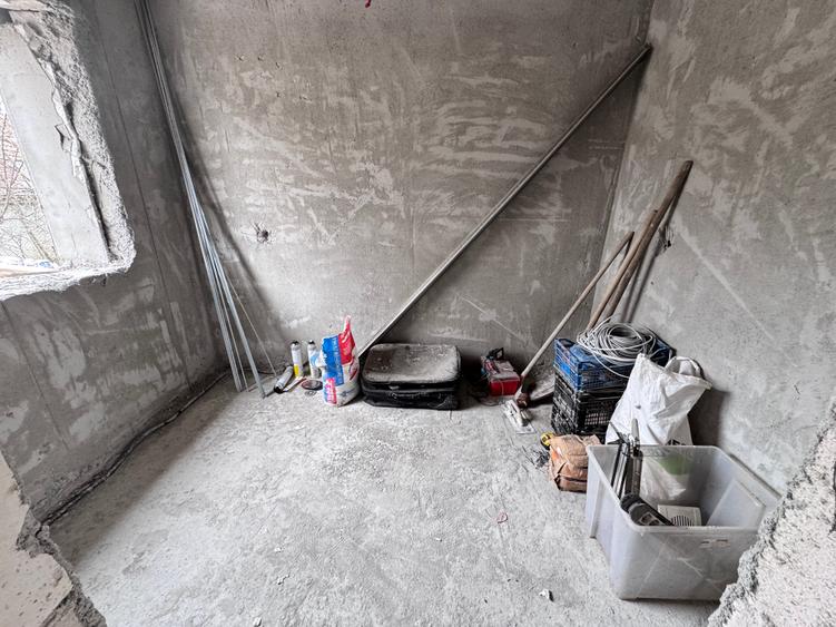 Casă cu 5 camere cu Canalizare în Sud