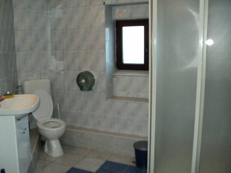 Casă individuală cu 6 camere cu Teren 175 Mp în Parcul Carol