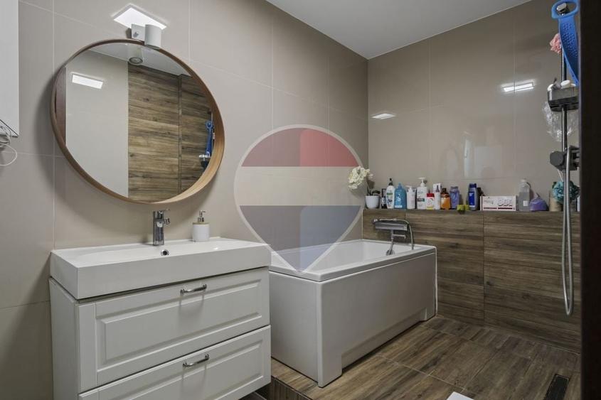 Duplex cu 4 camere cu Piscina în Ștefăneștii de Jos