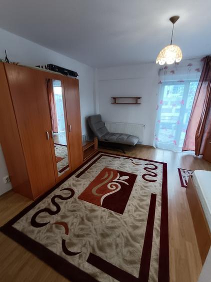 Garsonieră decomandată în Central