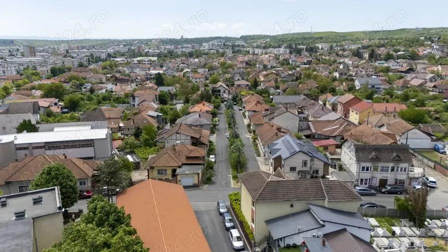 Casă cu 6 camere cu Teren 420 Mp în Central