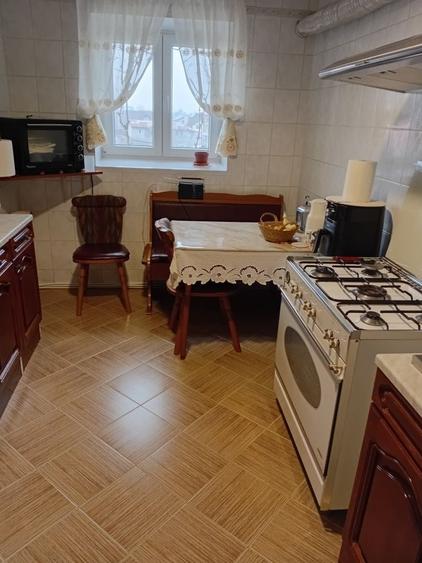 Apartament cu 4 camere decomandat, mobilat în Central