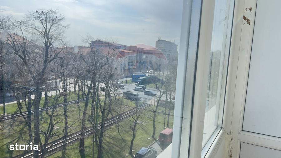 Apartament cu 3 camere semidecomandat în Podgoria