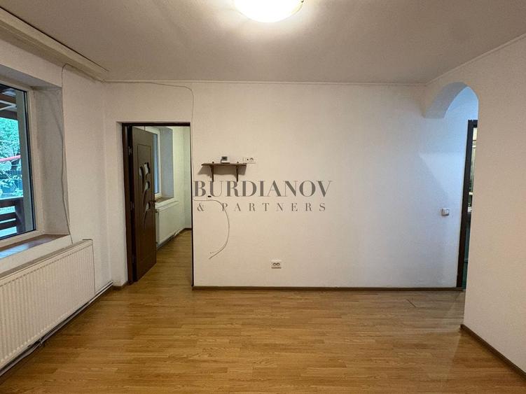 Casă individuală cu 6 camere cu Canalizare în Nicolae Bălcescu