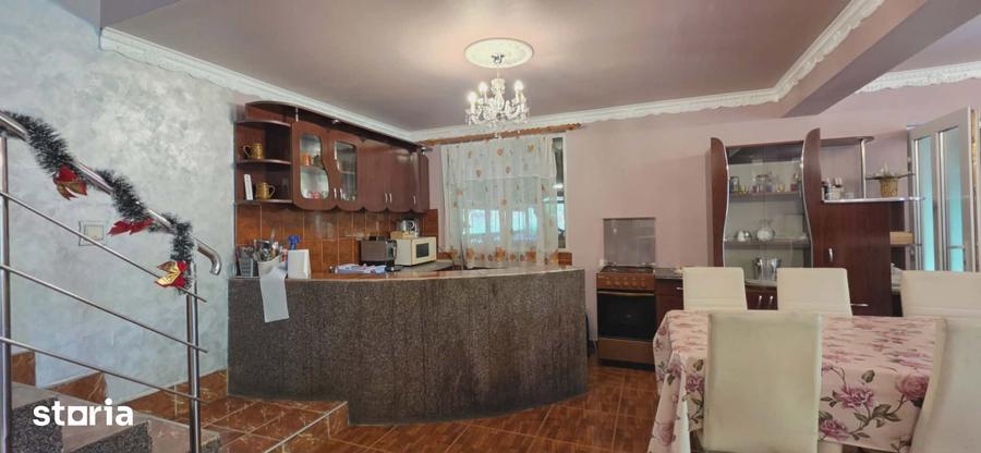 Casă cu 5 camere cu Teren 1200 Mp în Bratca