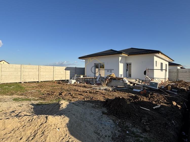 Casă individuală cu 4 camere cu Teren 400 Mp în Clinceni