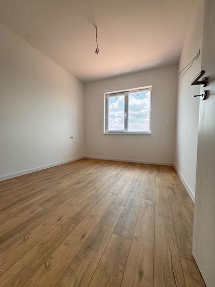 Duplex cu 4 camere cu Canalizare în Moșnița Nouă
