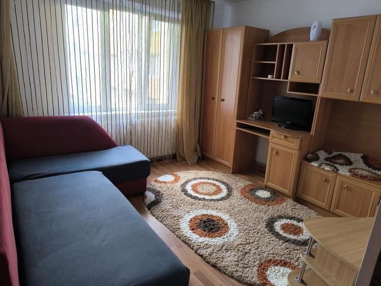 Garsonieră decomandată în Central
