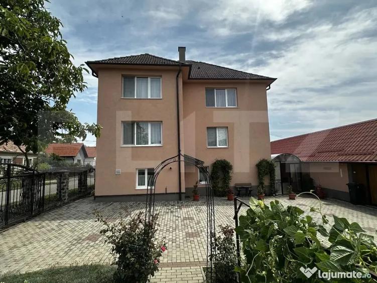 Casă cu 5 camere cu Teren 1000 Mp în Central