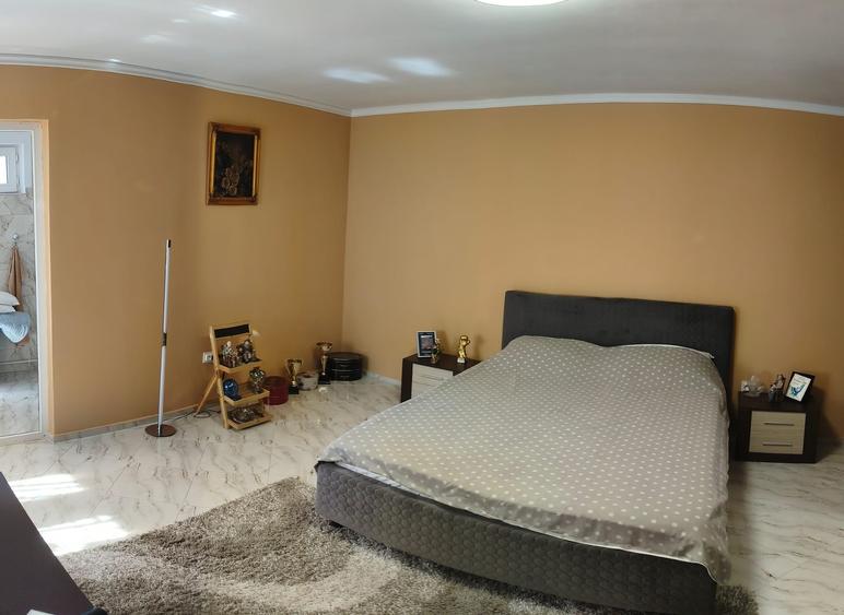 Casă cu 5 camere cu Canalizare în Km 4