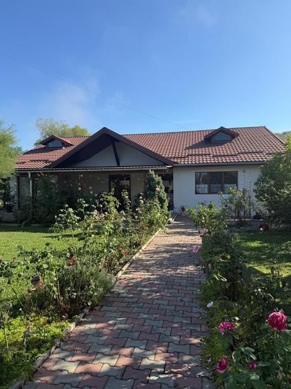 Casă cu 3 camere în Săcălaia