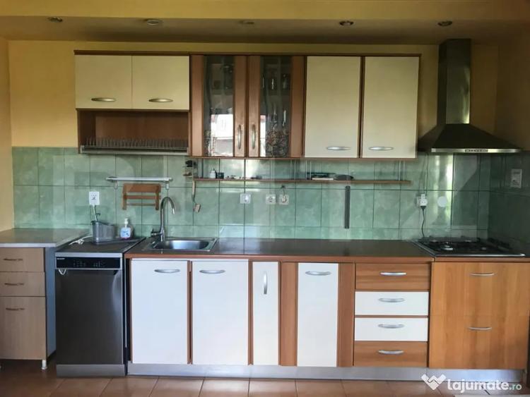 Casă cu 5 camere cu Teren 600 Mp în Central