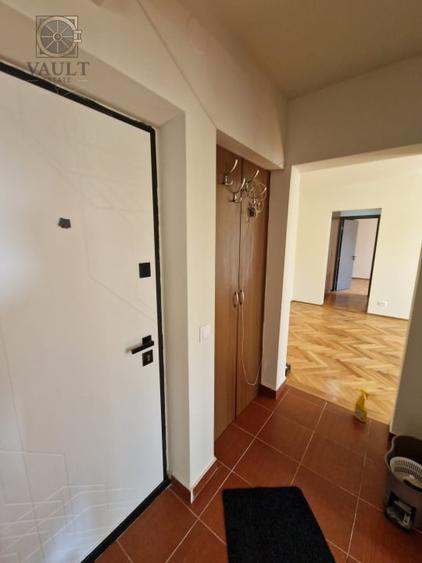 Apartament cu 3 camere semidecomandat în 1 Decembrie 1918