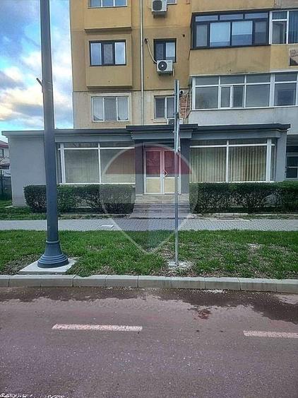 Spațiu comercial, de 90 mp, în Nord