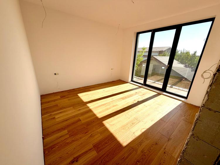 Duplex cu 5 camere cu Canalizare în Sud