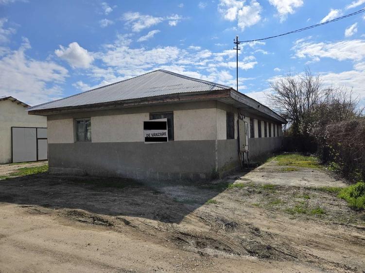 Casă cu 4 camere în Buhoci