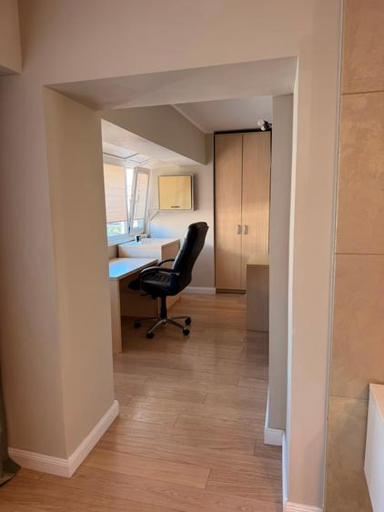 Apartament cu 3 camere decomandat în Victoriei