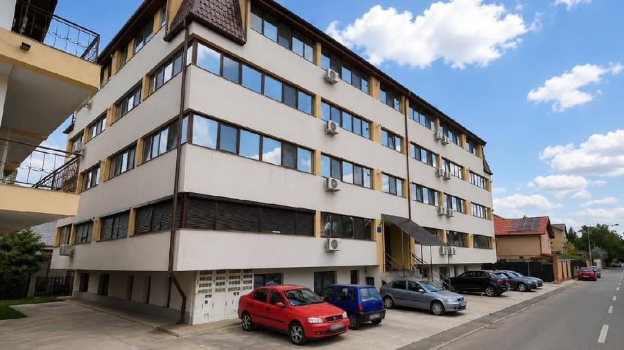 Garsonieră decomandată în Roșu