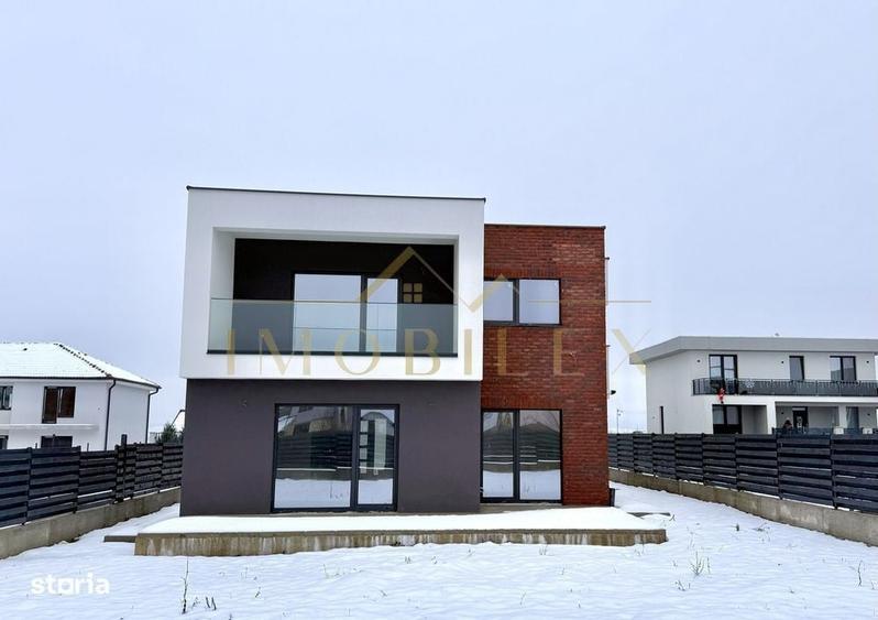 Casă cu 3 camere în Dezmir