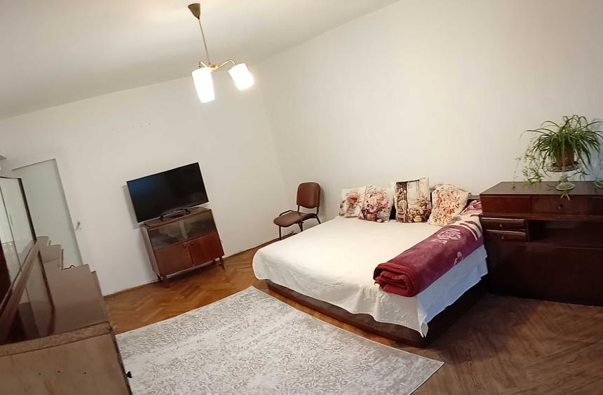 Apartament cu 3 camere decomandat în Central