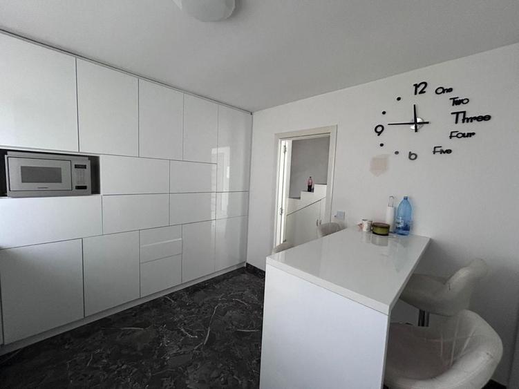Casă cu 3 camere în Mureșeni