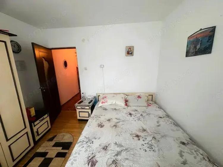 Apartament cu 4 camere decomandat în Drăgănești-Olt