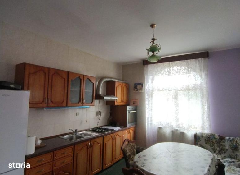 Casă cu 5 camere cu Teren 450 Mp în Copou