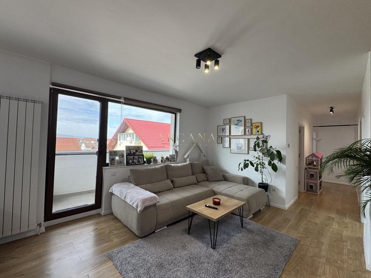 Apartament cu 3 camere semidecomandat, mobilat în Florești