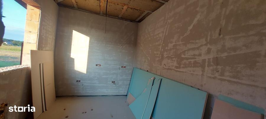 Casă cu 4 camere cu Teren 450 Mp în Periș