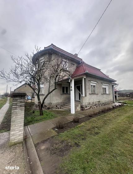 Casă cu 6 camere cu Teren 3103 Mp în Odoreu