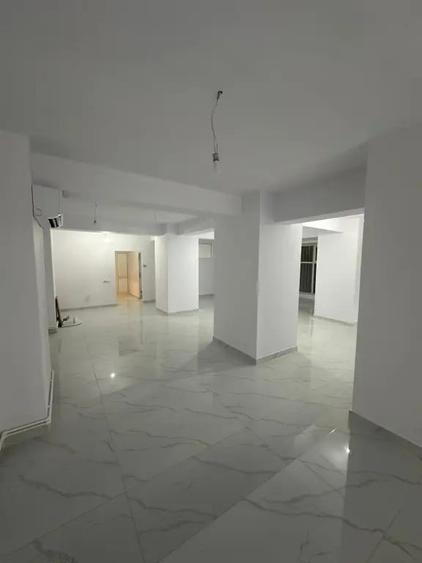 Spațiu comercial, de 100 mp, în Ultracentral