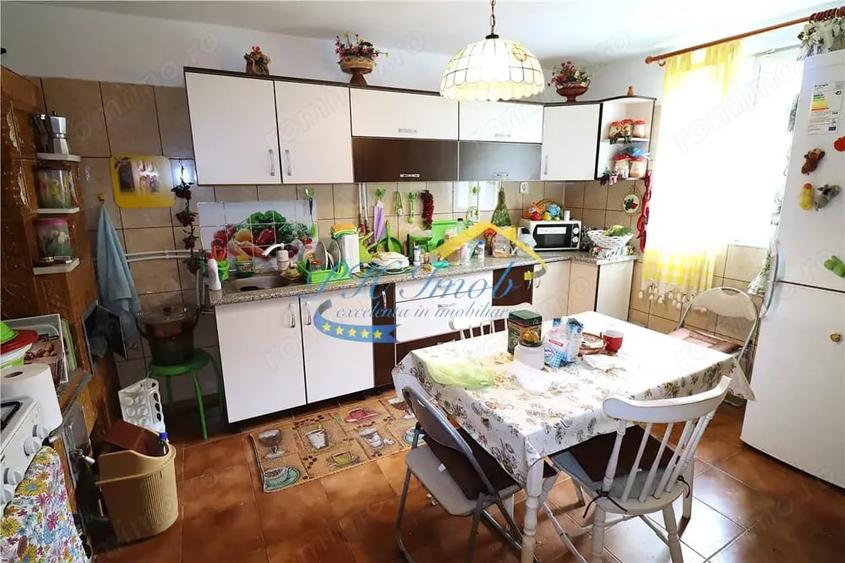 Casă cu Teren 3043 Mp în Provița de Sus